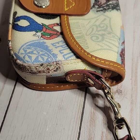 Dooney & Bourke 40th Anniversary Walt Disney Parks World Wristlet - Picture 4 of 17